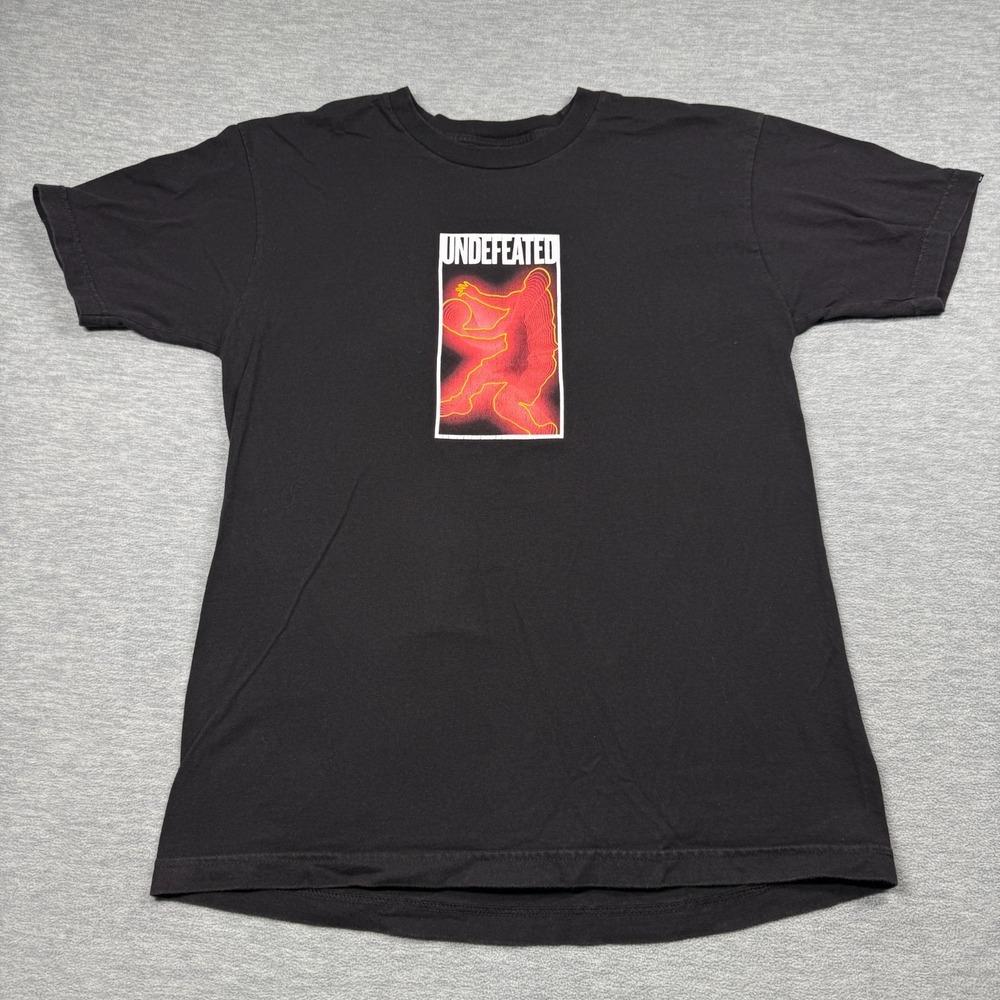 Undefeated T-Shirt Men Large Black Basketball Player Silhouette Graphic Logo Tee